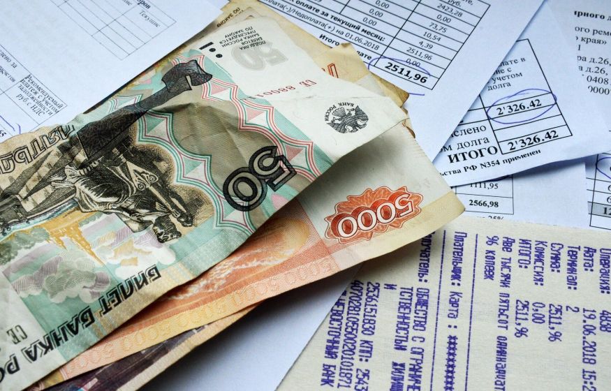 «Хватить задирать тарифы! Люди платят за воздух!»: От правительства требуют реальных действий