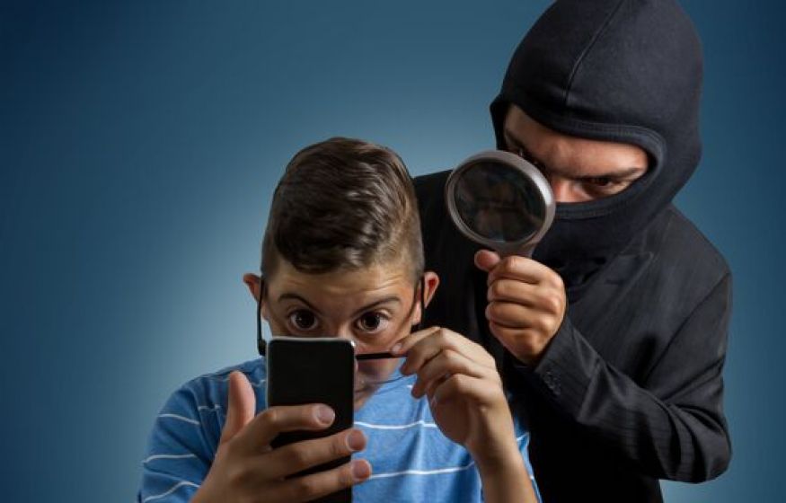 В Госдуме бьют тревогу: Минцифры хочет контролировать смартфоны россиян