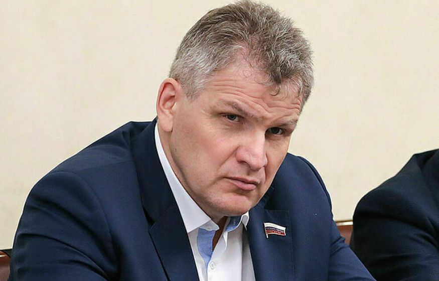 «Правительство предлагает узаконить грабеж и беспредел последователей Гайдаров и Чубайсов в 90-х»: депутат в ярости