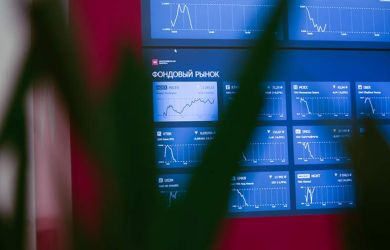 Яндекс взлетел. ММК и «Европлан» отказались платить. Мосбиржа падает. Торгам на майских быть? Инвестобзор