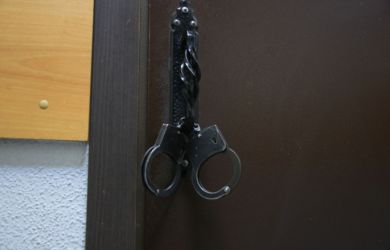 «Забил до смерти в подъезде». Мужчина до смерти избил 3‑летнюю девочку в Новосибирске. Возбуждено дело