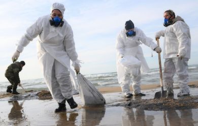 «Эта нефть шла на экспорт» — Песков прокомментировал разлив в Туапсе после ударов ВСУ