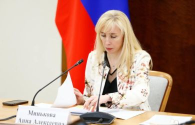 Гендиректор под домашним арестом: Минькова трудоустроилась на вторую работу за 150 000 рублей