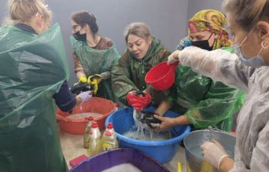 "Репродуктивный запрет": женщинам-волонтерам в Туапсе отказали в уборке мазута