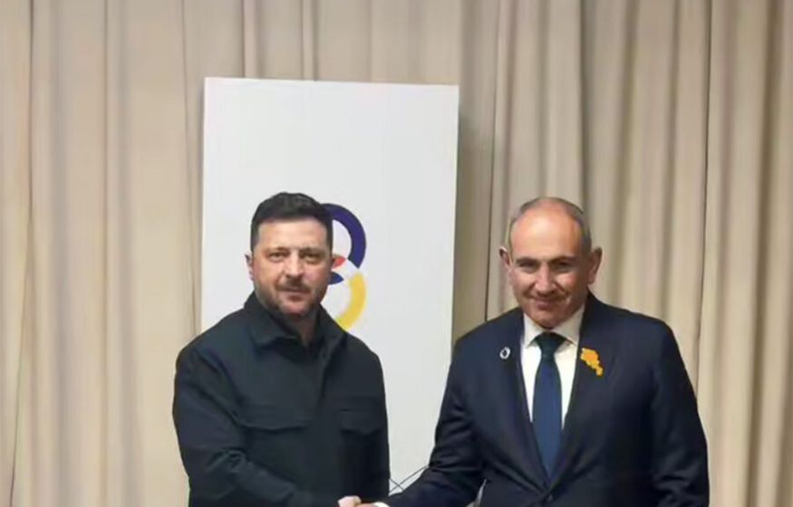 Макрон рад, Пашинян счастлив, а Колясников предрёк Армении судьбу разменной монеты. Союз Армении с Британией — ошибка?