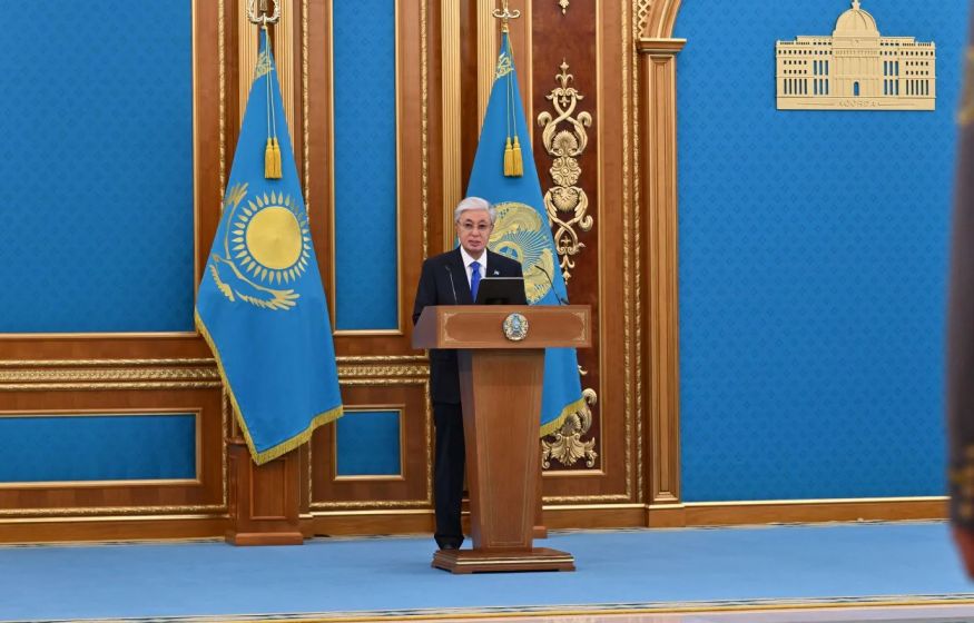 Токаев о защите интересов: дипломатия и «более жесткие позиции» 