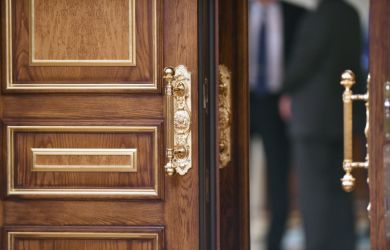 Предатели в верхах: элита ведёт Россию к краху. Эксперт бьёт тревогу