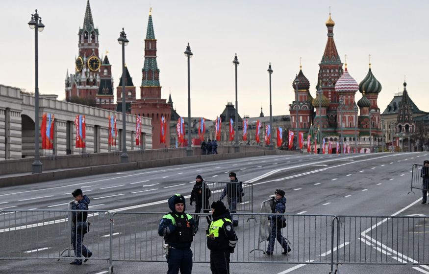 «Просроченный наркофюрер» снова грозит Москве. Дроновый удар, скандал с парадом, предатели в элите: главное к 21:00
