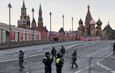 «Просроченный наркофюрер» снова грозит Москве. Дроновый удар, скандал с парадом, предатели в элите: главное к 21:00