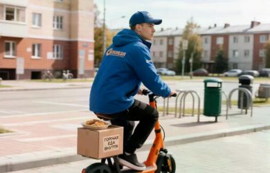 Новые стандарты Москвы: скорость доставщиков автоматически ограничат через базу данных