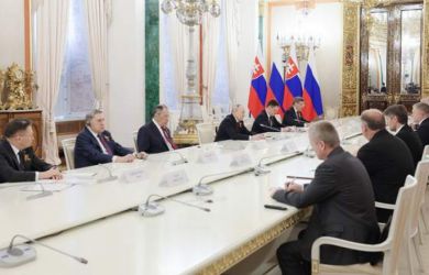 В Кремле принимают решения люди, которым давно пора на покой. Всё как перед смертью Брежнева: предупреждение Нахушев