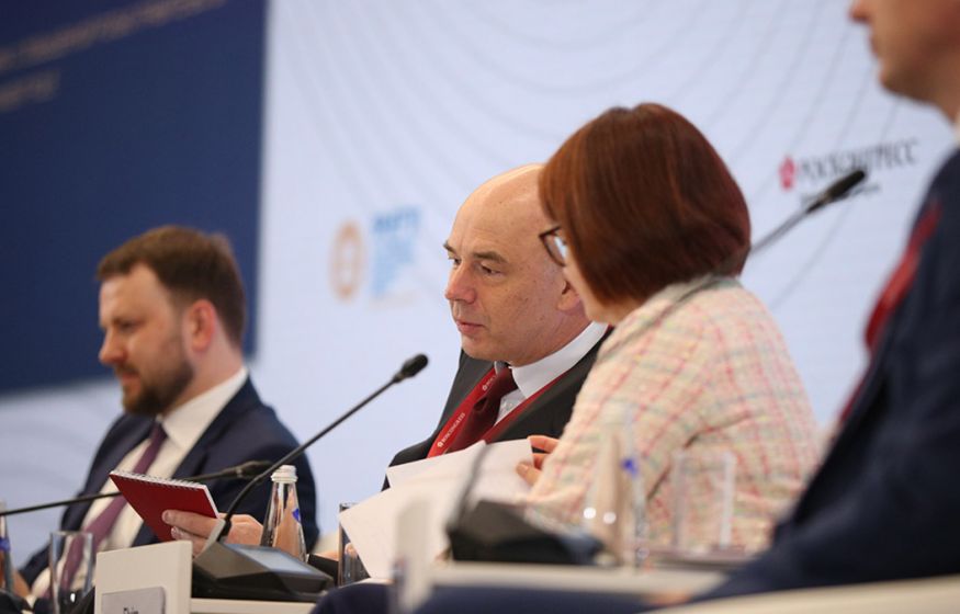 «Тычут носом: "Ну, конечно, ведь Набиуллину и Силуанова назначил Путин"»: эксперт об элите