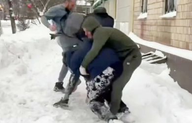 Дело Артамоновой: наконец-то всё по закону? Мать с ножом отбила сына от нападавших «лиц без национальности»...