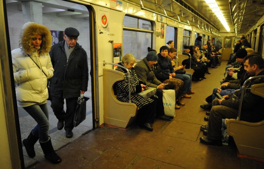 Два бородача набросились на пенсионерок в метро и оскорбляли женщин. В сумке был «взрывпакет»? - ЦГ
