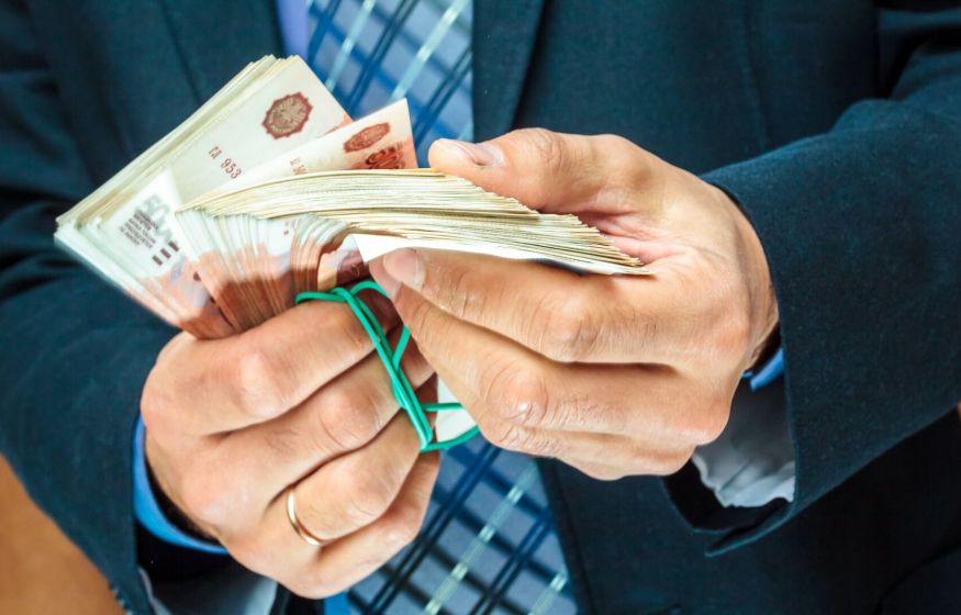 Пенсионные миллиарды на Западе: как экс-сенатор Хорошавцев уводит активы из России