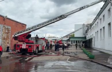 Кровля обрушилась. Крупный пожар в гостинице на востоке Москвы. Что произошло?