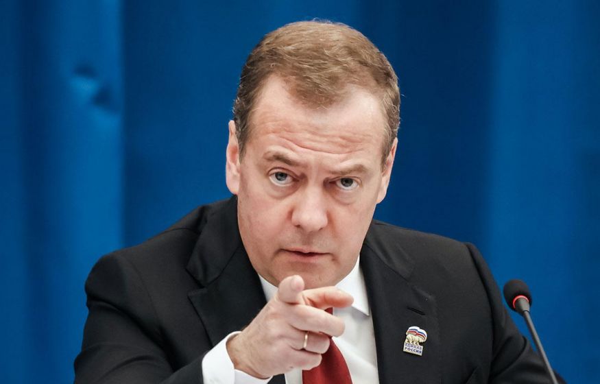 Медведев бросил вызов Европе: «Закройте рты. Это пока цветочки! Готовьтесь к падению дронов на ваших улицах!»