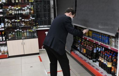 «Нам нужна здоровая нация! Пора остановить спаивание нации и поощрять вредные привычки!»: требование в Госдуме