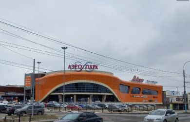 Дрон целился в самый крупный ТЦ «Аэропарк» в Брянске, но упал на парковку