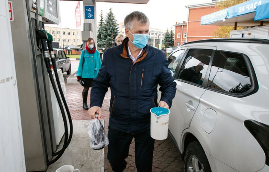 Общественник Дмитрий Василец призвал власти сказать людям правду о топливе