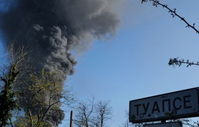 «Круто придумали»: Народ платит за безопасность элиты из-за ударов по НПЗ. Олигархи взвыли — чиновники взяли под козырёк