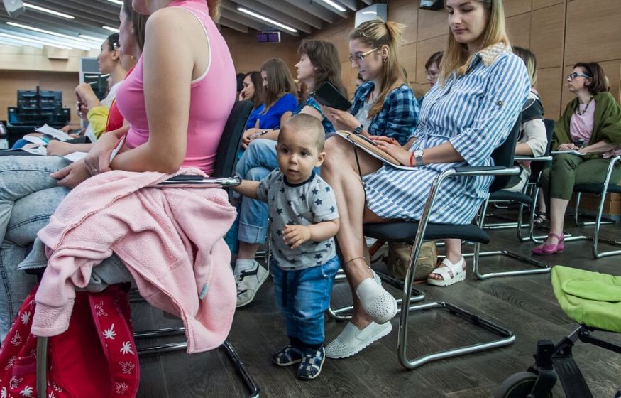 «Один ребёнок — бедность, два — нищета»: Делягин привёл в доказательство письмо москвича. Декрет как финансовая яма