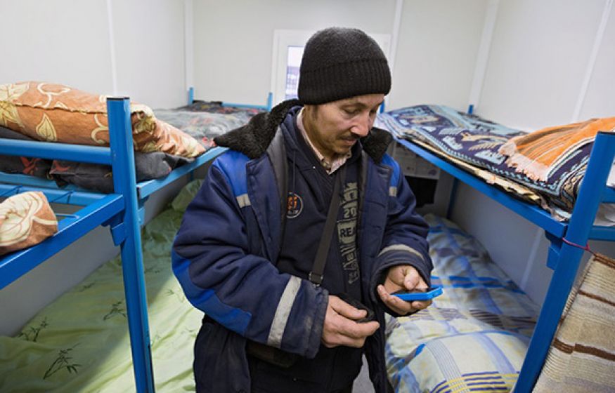 Мигранты вместо соцработников: в Госдуме хотят доверить иностранцам уход за пожилыми россиянами Мигранты вместо соцработников: в Госдуме хотят доверить иностранцам уход за пожилыми россиянами