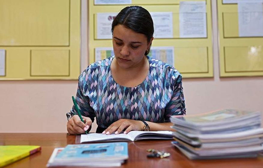 «Страна отдыхает, чиновники — тоже. А учителя — на работу. "Праздник не для вас"»: в Госдуме бьют тревогу