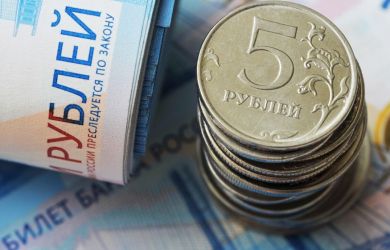 Богатые богатеют, бедные беднеют: Делягин о том, почему рост средней зарплаты не радует большинство россиян