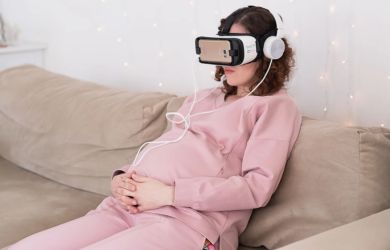 В России сделали роды в VR-очках! А что, разве боль уходит, когда роженица видит море и горы?