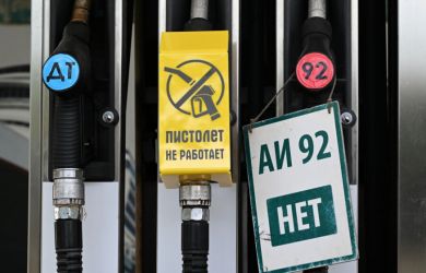 Топливо исчезает с заправок России: дроны или игра олигархов?