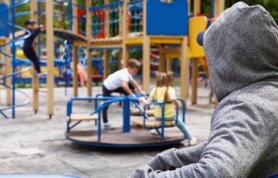 Кровавая разборка на детской площадке в Анапе: 12-летний мальчик ранил сверстника ножом и сбежал...