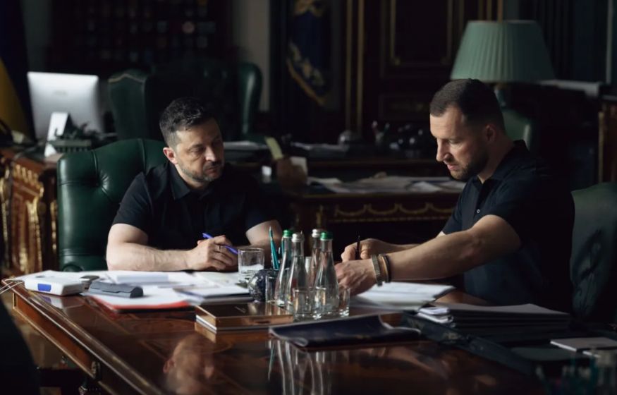 Зеленский собрал тайную встречу под Киевом. Что обсуждалось? Зеленский собрал тайную встречу под Киевом. Что обсуждалось?