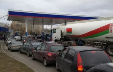 Белорусский бензин в России почти удвоился в цене за месяц. В чём дело? Топливный кризис?
