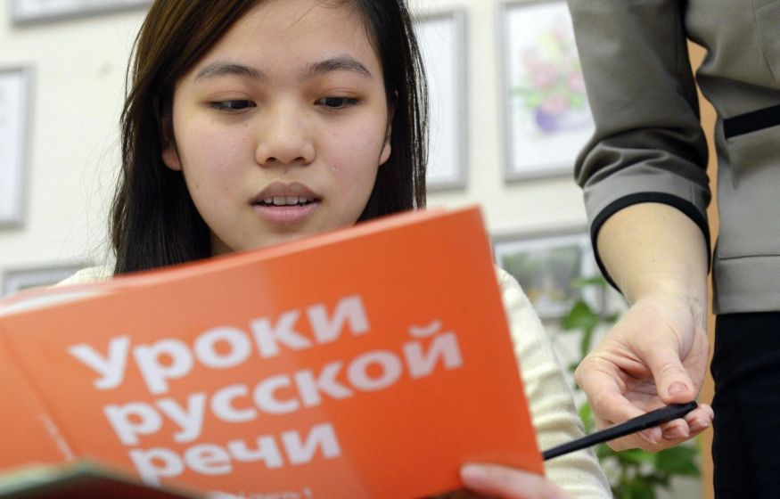 Двое мужчин жестоко избили школьника из-за ответа на русском языке. Подростка наказали за то, что он не знает казахский Двое мужчин жестоко избили школьника из-за ответа на русском языке. Подростка наказали за то, что он не знает казахский