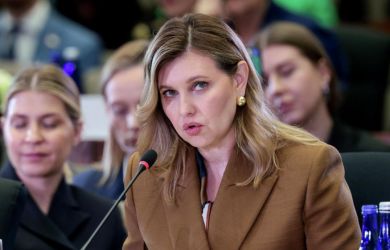 «Мокрая простыня, замороженная бутылка и никаких движений»: лайфхаки от Елены Зеленской, пока её муж отдыхает в Европе