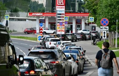 Ну и времена: россияне уже массово ищут, как сделать бензин в домашних условиях. Есть варианты?!