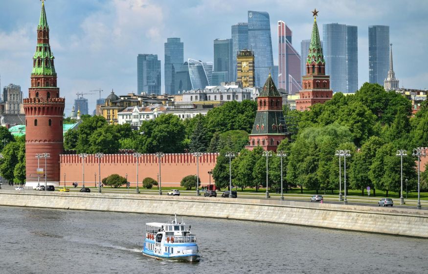Кремль требует системной работы, а не показухи. Людей заставляют идти на выборы? Песков высмеял НАТО: главное к 21:00