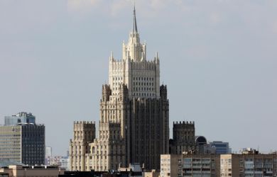 Паника перед отпуском: иноагенты вбросили фальшивку о «выездных визах», МИД всё опроверг