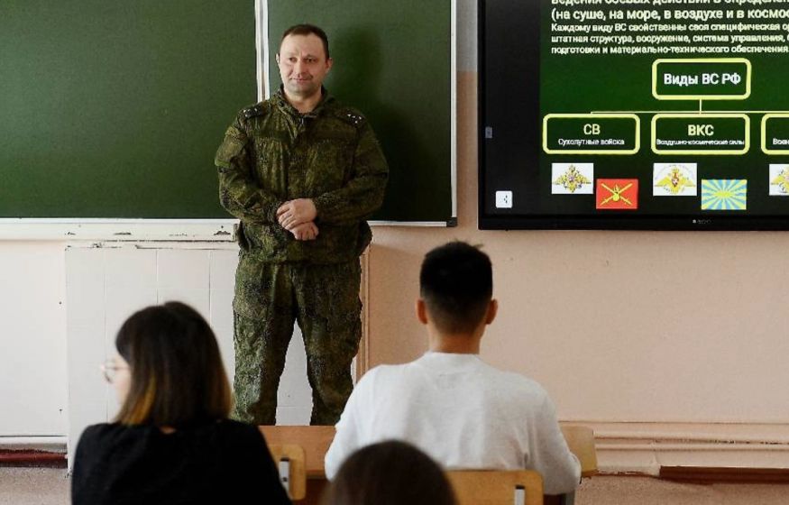 Интересно: школьников готовят к службе?! В России предложили сделать начальную военную подготовку отдельным предметом... Интересно: школьников готовят к службе?! В России предложили сделать начальную военную подготовку отдельным предметом...