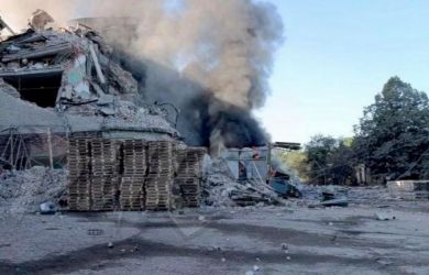 «Озвереть, но не воевать»: на Украине нашли мужчину с колтуном и когтями, который жил в погребе