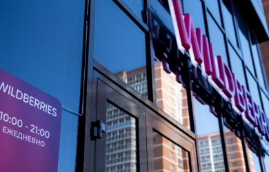 Удар по Wildberries — работа спецов НАТО: военный эксперт объяснил, зачем Киеву горящий склад и чёрный дым