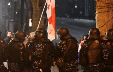 Суд в Грузии отпустил под залог нападавшего на российскую туристку — он сломал ей нос и получил свободу