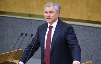 Володин предложил отправить депутатов на военные сборы вместо отпусков