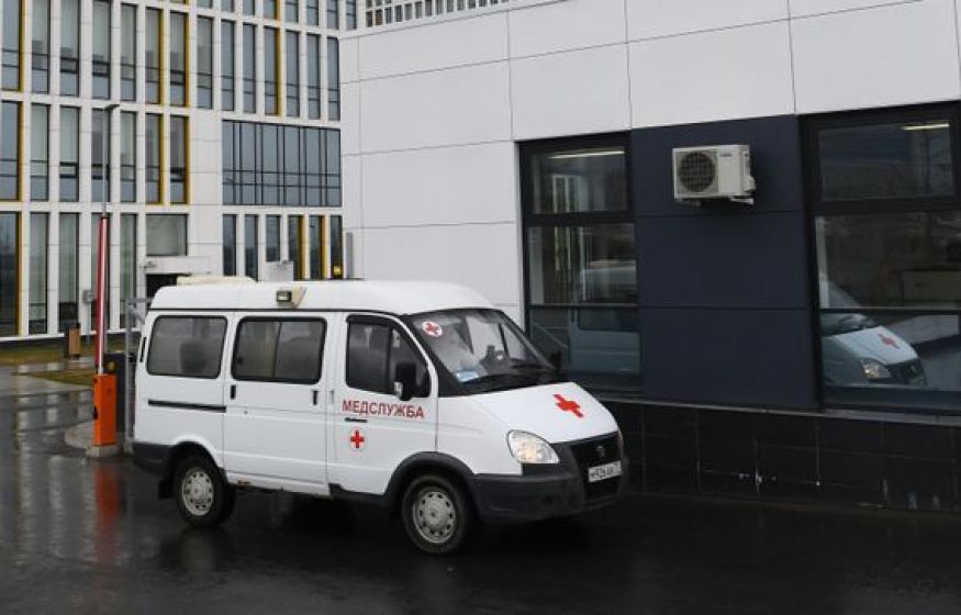 Дети в опасности: обрушение потолка в больнице через пару месяцев после ремонта за 60 млн