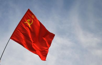 Советский флаг — в тюрьму: в Азербайджане четверых осудили на реальные сроки за шествие с символикой СССР