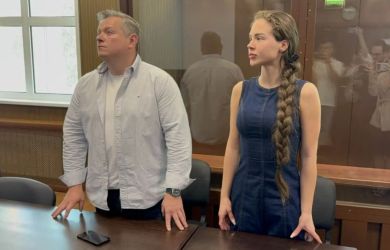 Известную блогершу осудили: суд вынес приговор, конфисковал iPhone и взыскал миллионы. Что произошло?