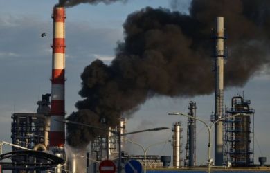 Начальник охраны Московского НПЗ заплатит 70 тысяч за то, что не выставил посты против БПЛА — а через 8 дней завод горел