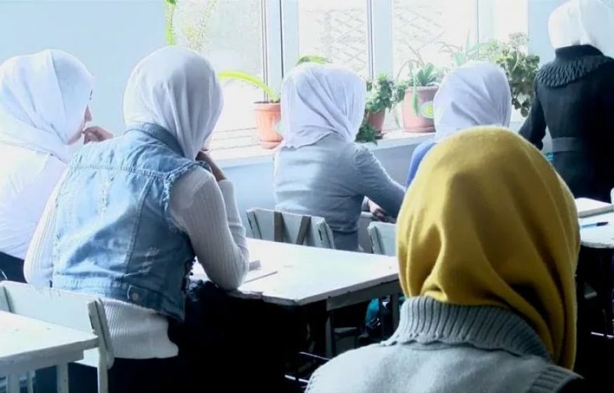 Провокация и беззаконие. В школах и вузах Югры ученицы начали одевать никабы и хиджабы игнорируя все законы Провокация и беззаконие. В школах и вузах Югры ученицы начали одевать никабы и хиджабы игнорируя все законы