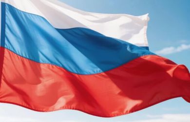 Российский триколор использовала как коврик, за это гражданку Узбекистана депортируют 6 августа